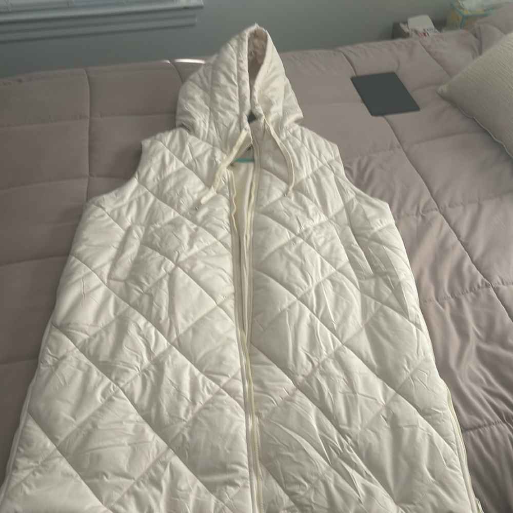 Off white/ivory long puffer vest. Hits mid thigh.